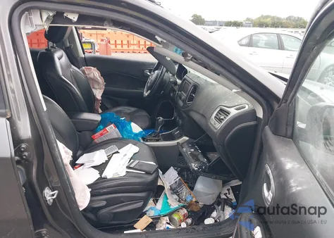 2018 Jeep Compass Latitude Fwd z USA, uszkodzony, nr VIN 3C4NJCBB3JT137294